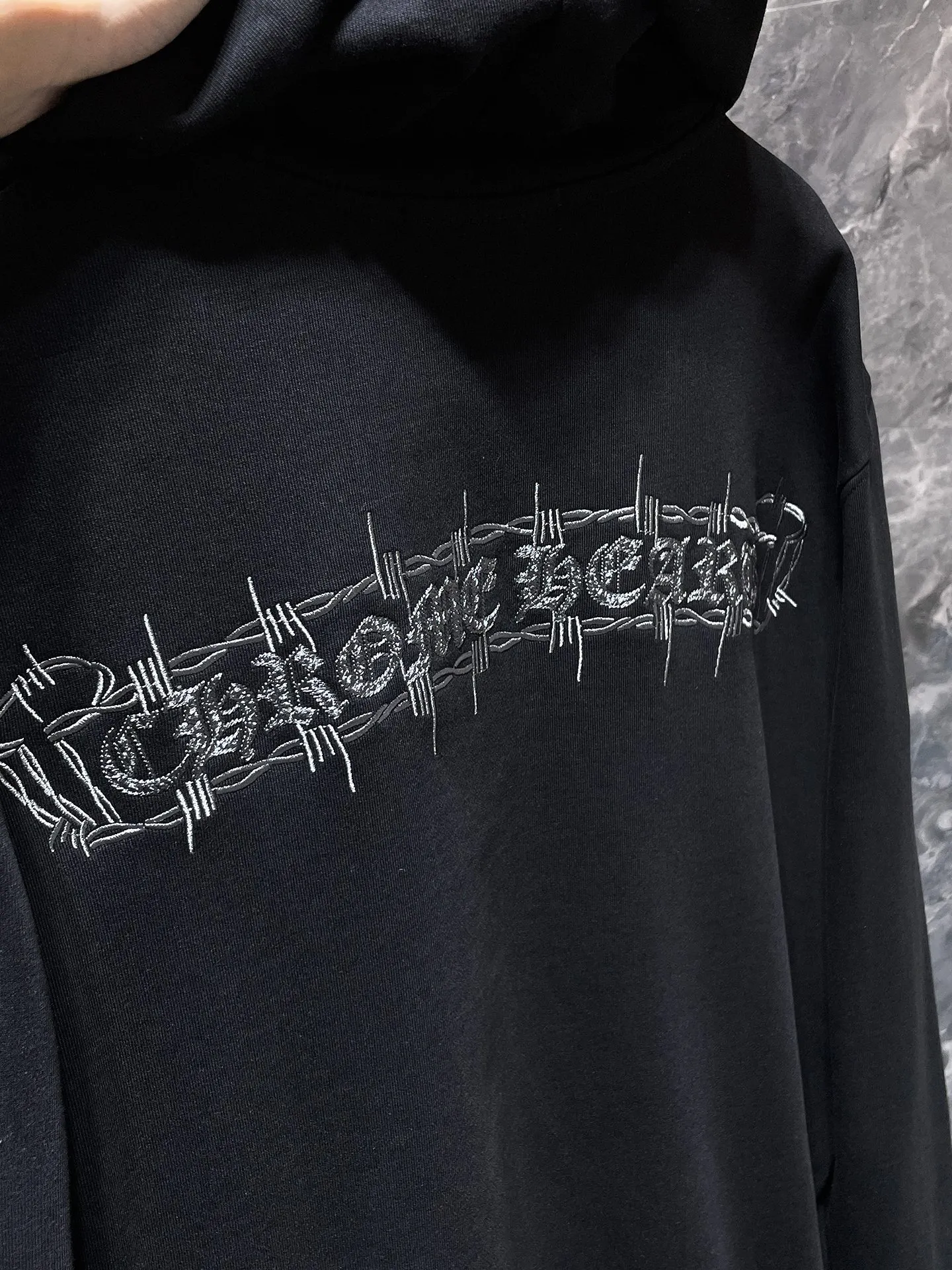 P250 Chrome Hearts Autumn and Winter 2025 Counter Synchronization Heavy Industry Horseshoe Roller Frayed Embroidered Hat Sweatshirt Heavy Industry Embroidery! Special stitching method. Improved customized version of 1:1 high-gram weight high-quality fabric. Recommended color: white, black. Size: S, M, L, XL